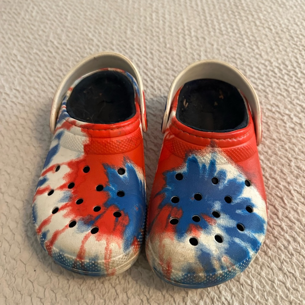 Lined Tie-Dye Crocs